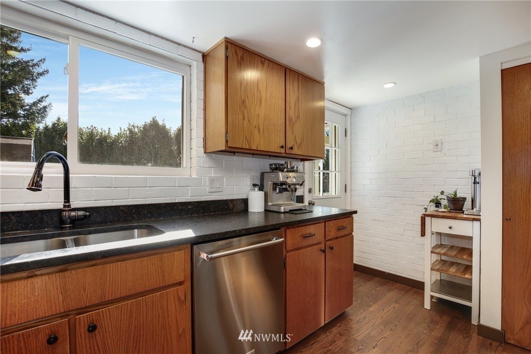 16966 129th Avenue Southeast Renton, WA 98058 - Photo 12 of 32 Gallery Image 12