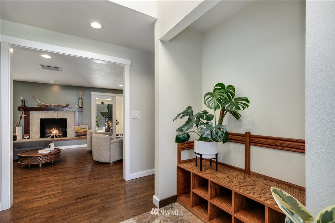 16966 129th Avenue Southeast Renton, WA 98058 - Photo 3 of 32 Gallery Image 3