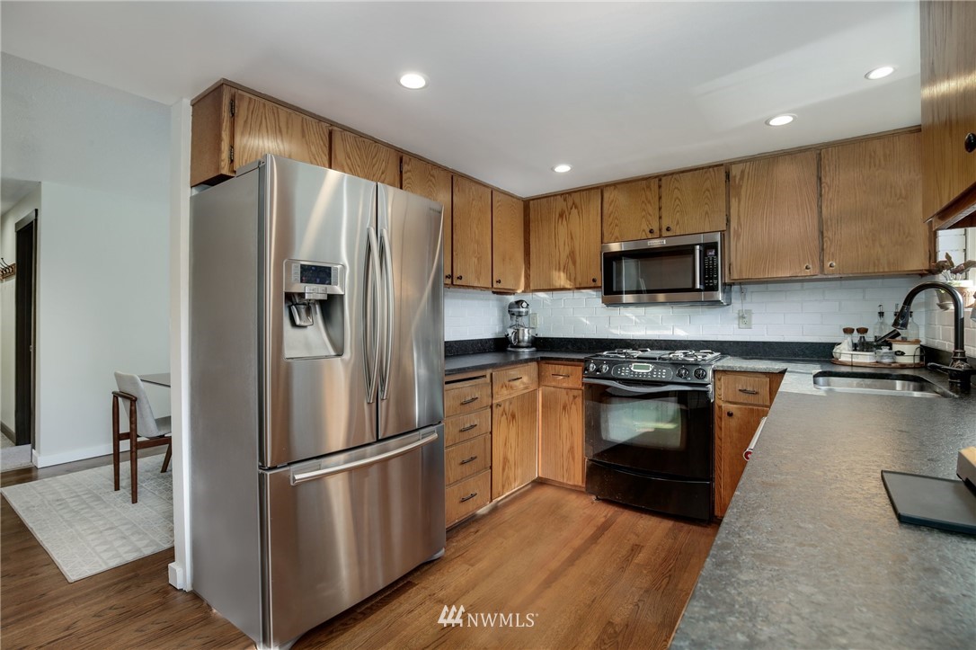16966 129th Avenue Southeast Renton, WA 98058 - Photo 10 of 32 Gallery Image 10