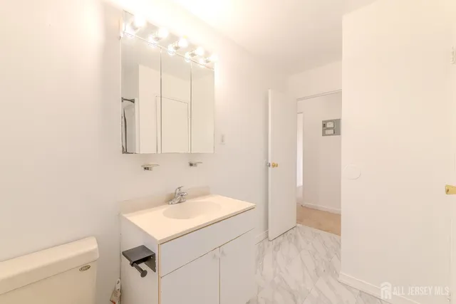 $135,000 | 88 Fox Road, Unit 4B, Edison, NJ 08817