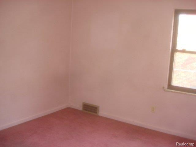 15063 Charles R Avenue Eastpointe, MI 48021 - Photo 6 of 10 DSC00251