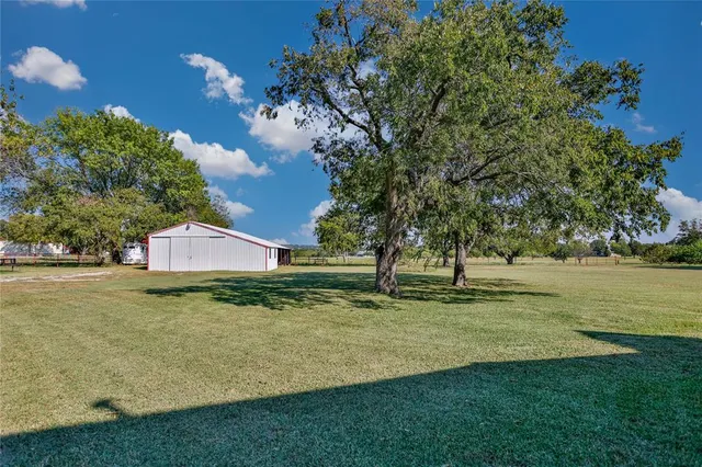 $650,000 | 476 County Road 260, Gainesville, TX 76240