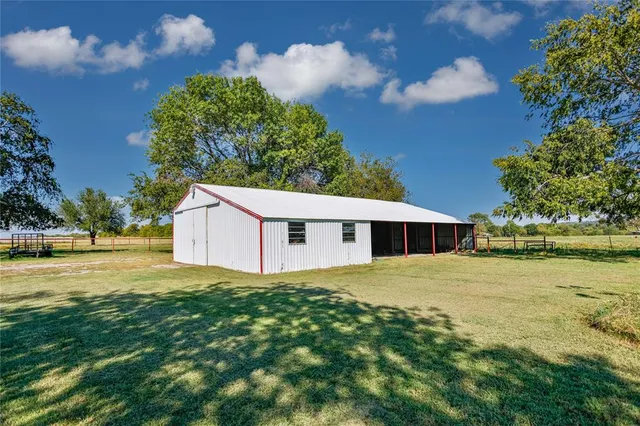 $650,000 | 476 County Road 260, Gainesville, TX 76240