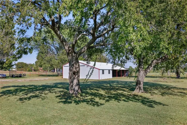 $650,000 | 476 County Road 260, Gainesville, TX 76240