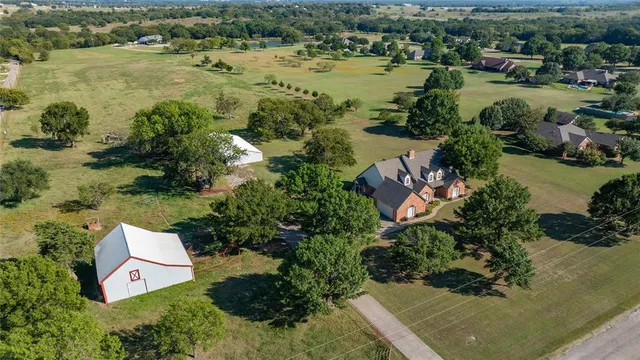 $650,000 | 476 County Road 260, Gainesville, TX 76240