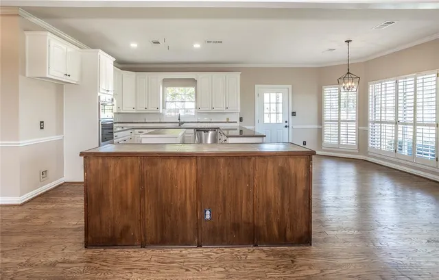 $650,000 | 476 County Road 260, Gainesville, TX 76240