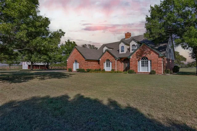 $650,000 | 476 County Road 260, Gainesville, TX 76240