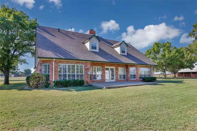 $650,000 | 476 County Road 260, Gainesville, TX 76240