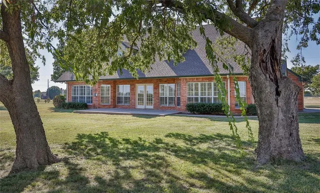 $650,000 | 476 County Road 260, Gainesville, TX 76240