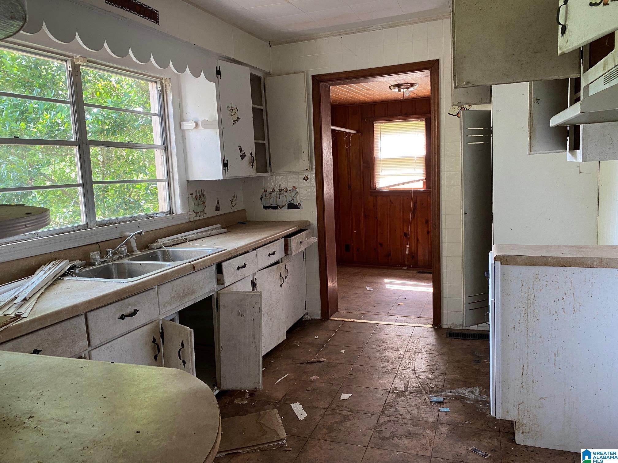 1718 Reed Road Northeast Birmingham, AL 35215 - Photo 5 of 14