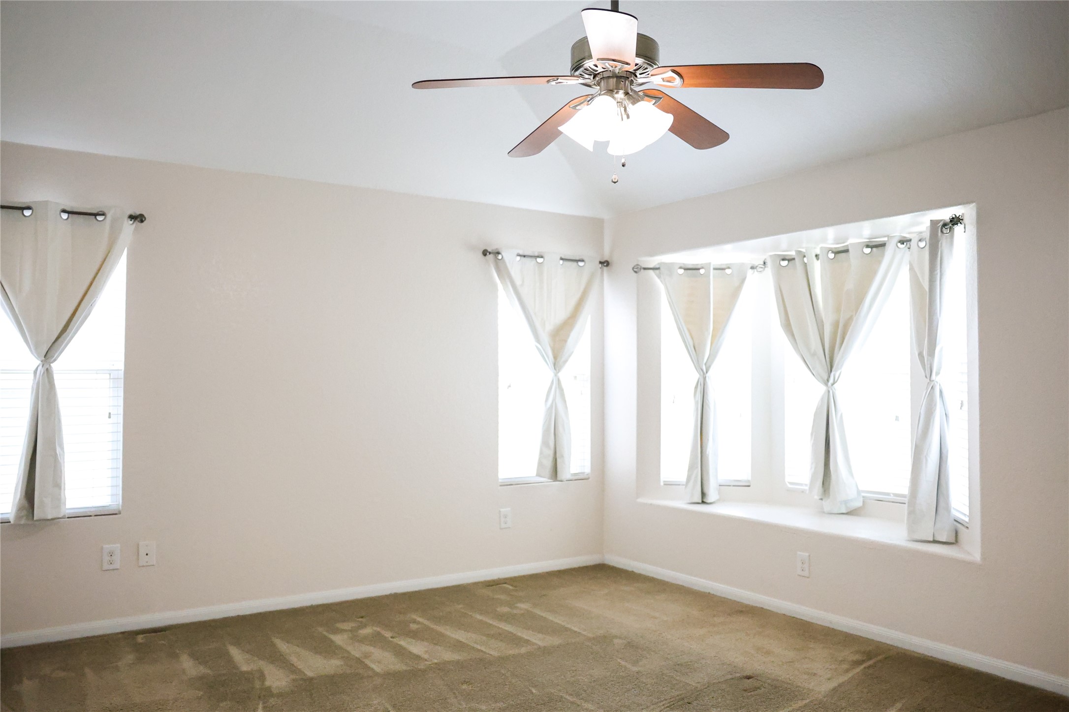 15631 South Fall Fern Circle Houston, TX 77044 - Photo 17 of 25 Large Primary bedroom with a bay window