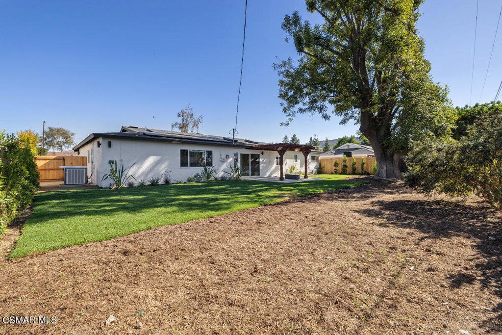 1069 Donner Avenue Simi Valley, CA 93065 - Photo 23 of 24 a front view of house with yard and green space