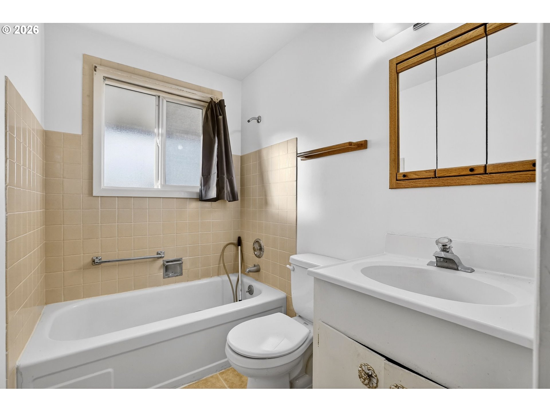1620 Thompson Road Woodburn, OR 97071 - Photo 20 of 30 a bathroom with a sink a toilet and a bathtub