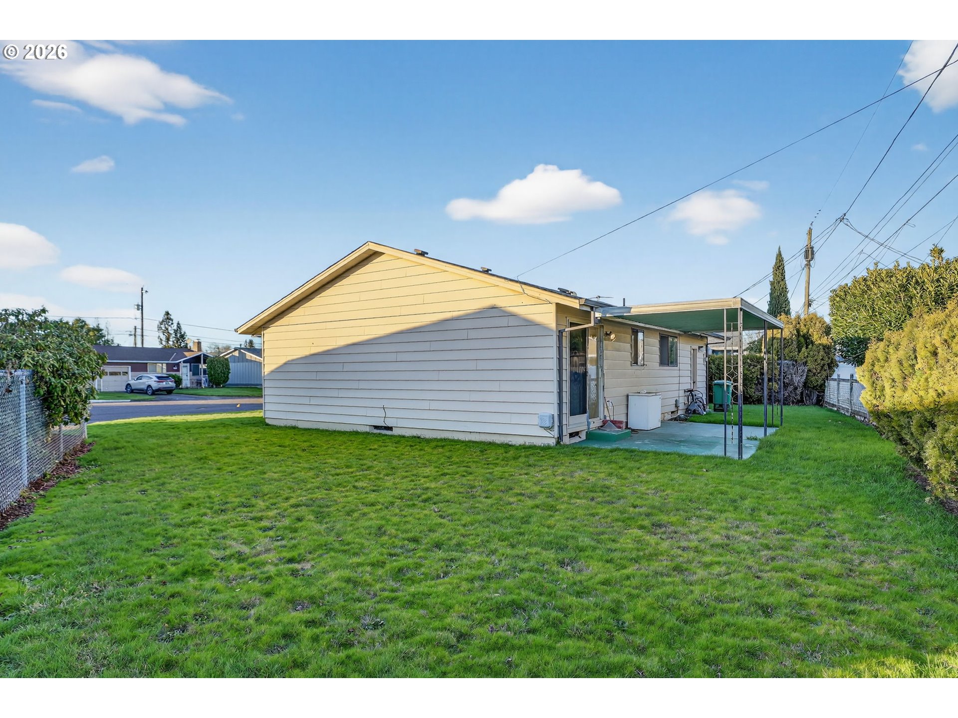 1620 Thompson Road Woodburn, OR 97071 - Photo 28 of 30 a backyard of a house with lots of green space