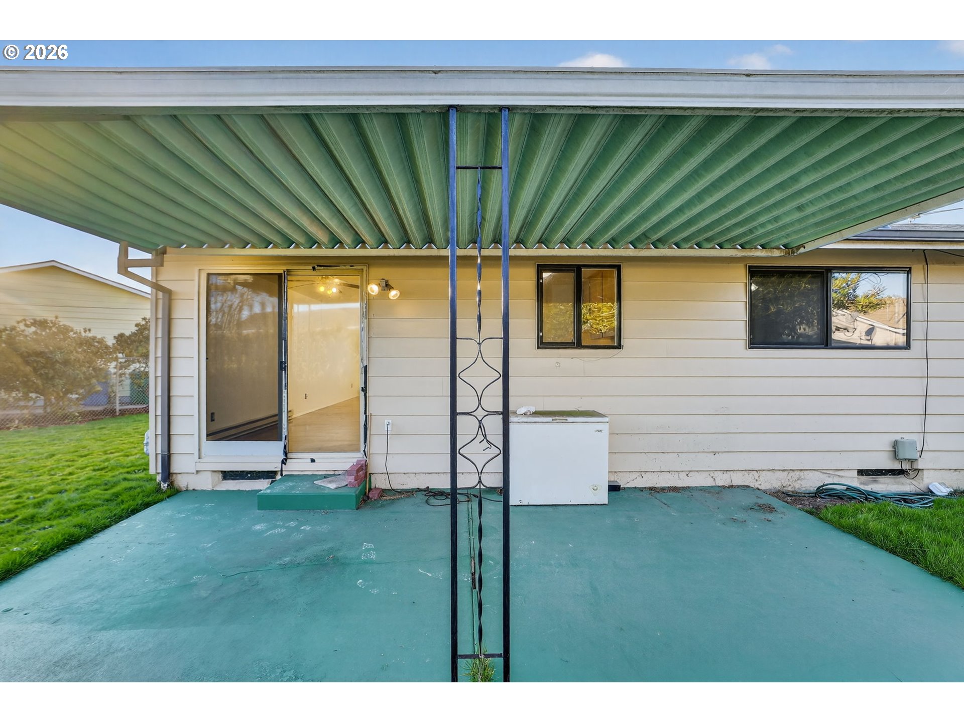 1620 Thompson Road Woodburn, OR 97071 - Photo 29 of 30 a front view of a house with a yard
