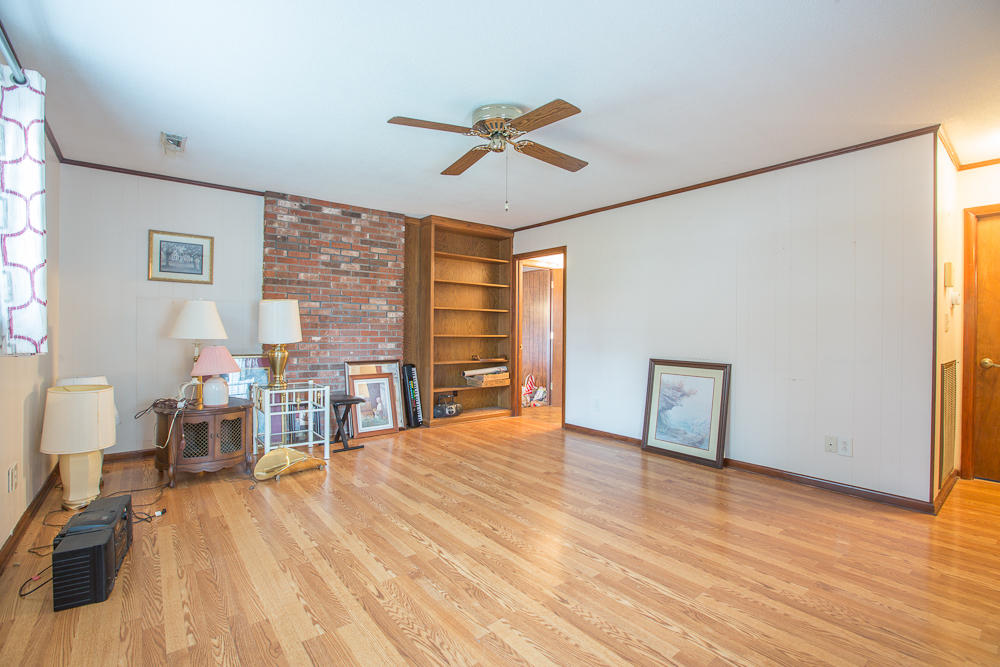 8545 West Crabtree Road Hixson, TN 37343 - Photo 11 of 14 8545 w crabtree-5486