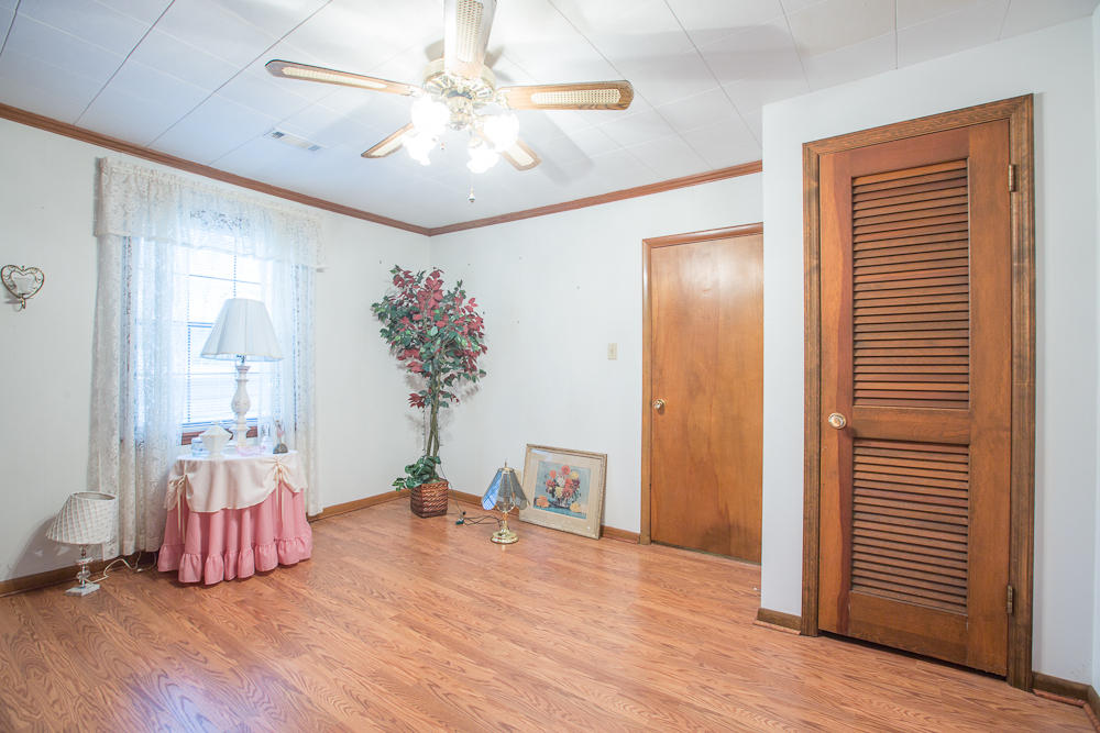8545 West Crabtree Road Hixson, TN 37343 - Photo 12 of 14 8545 w crabtree-5489