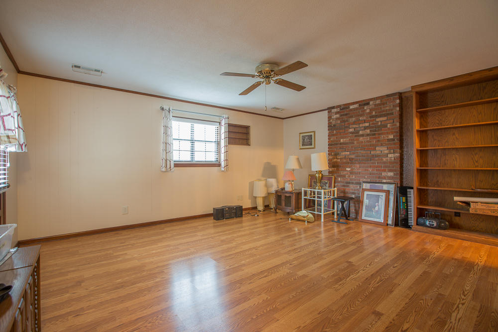 8545 West Crabtree Road Hixson, TN 37343 - Photo 10 of 14 8545 w crabtree-5485