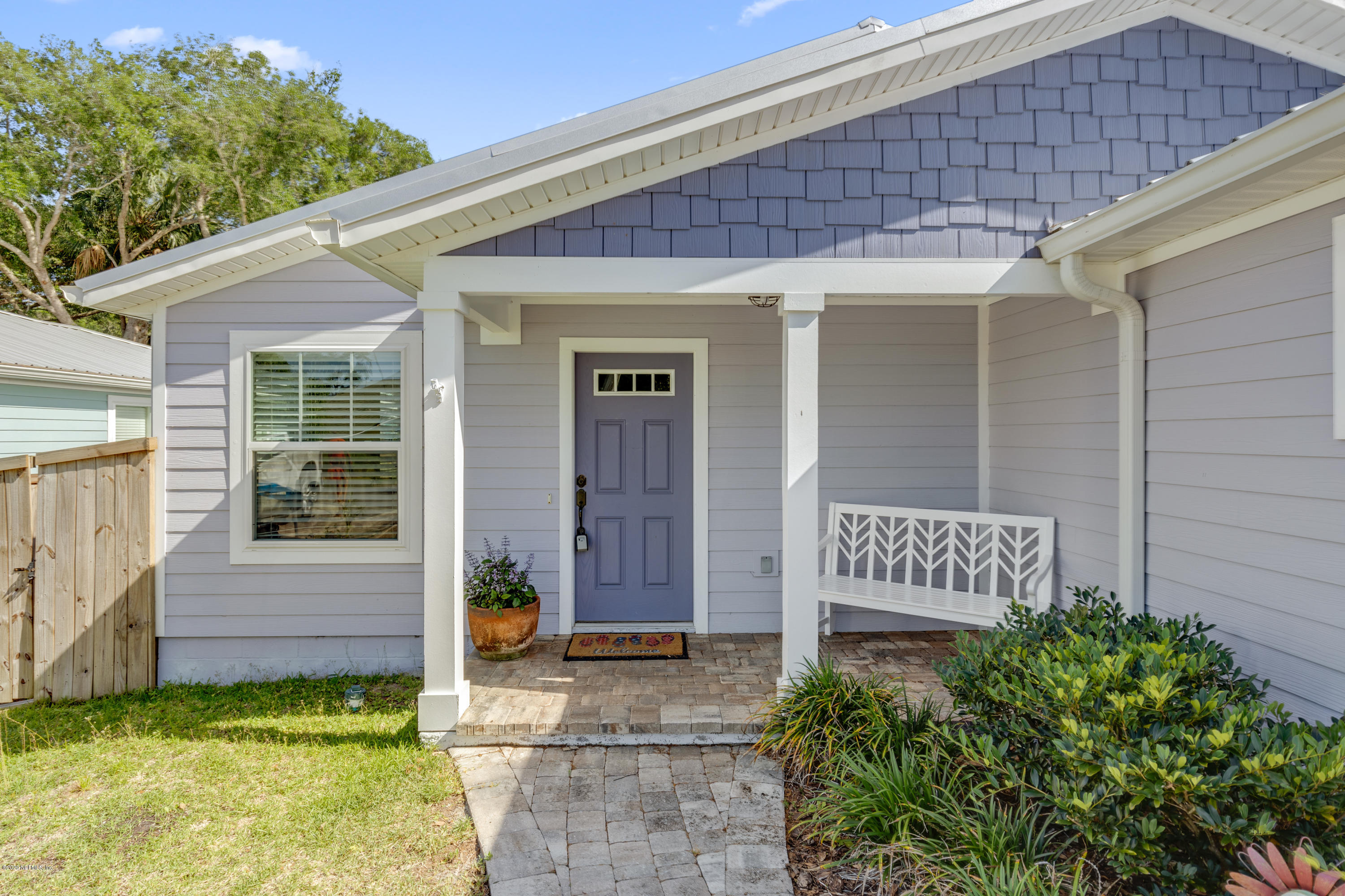 405 2nd Street St. Augustine, FL 32084 - Photo 4 of 32 a front view of a house with garden