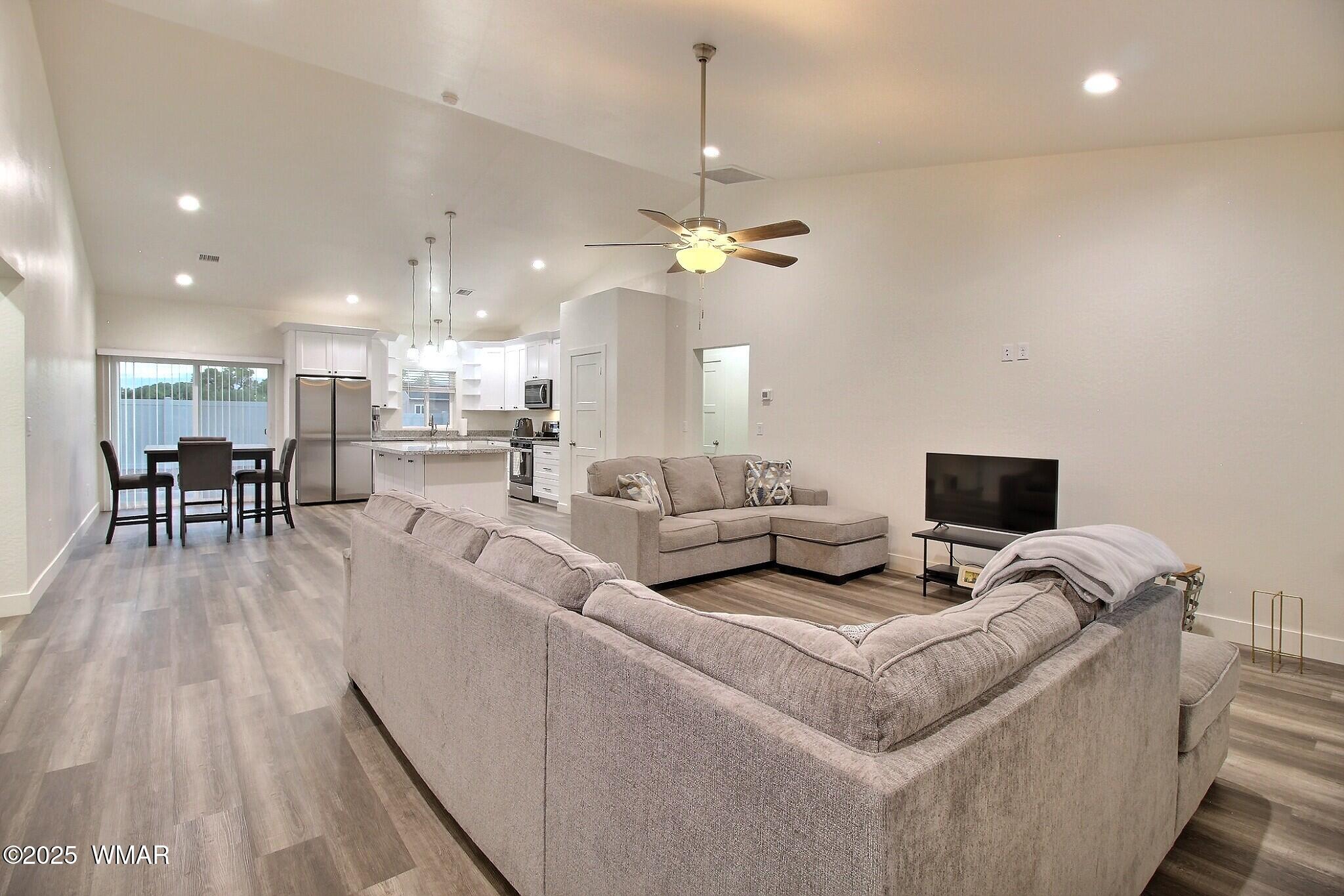 1033 East Adams Street Snowflake, AZ 85937 - Photo 2 of 15 Welcome In