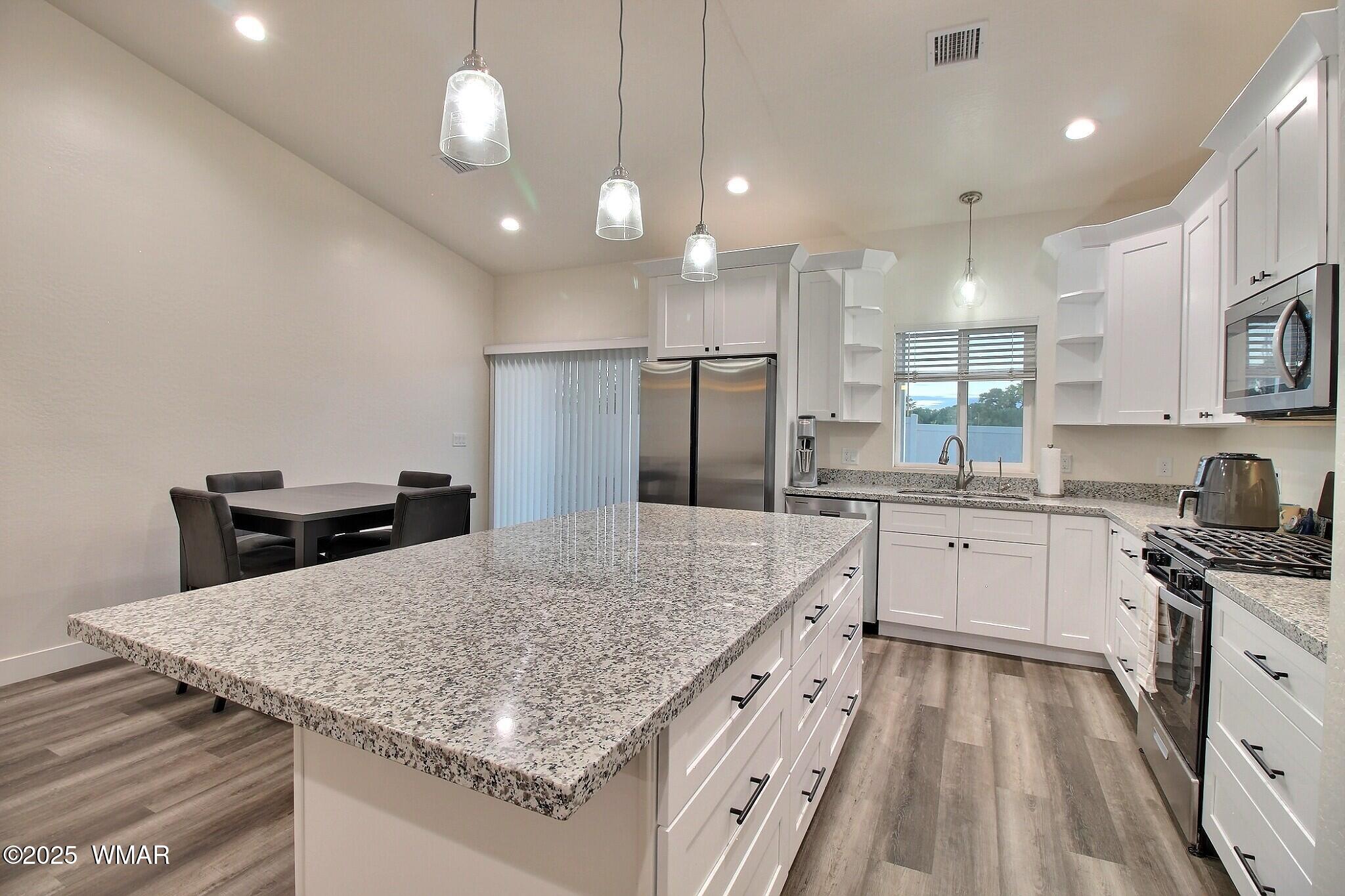 1033 East Adams Street Snowflake, AZ 85937 - Photo 5 of 15 Kitchen with Dining View