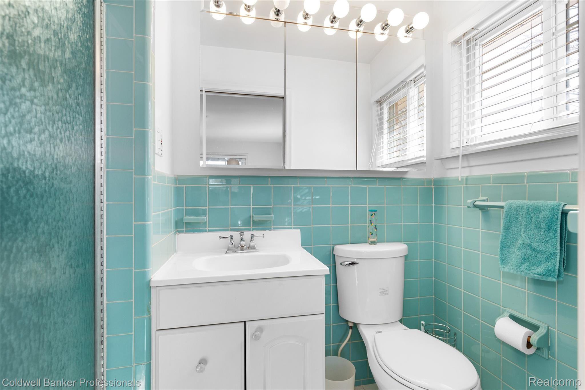 951 North Reading Road Bloomfield Hills, MI 48304 - Photo 21 of 29 Master Bath.jpg