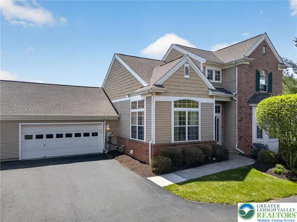 $525,000 | 2304 Hollow View Drive, Easton, PA 18040