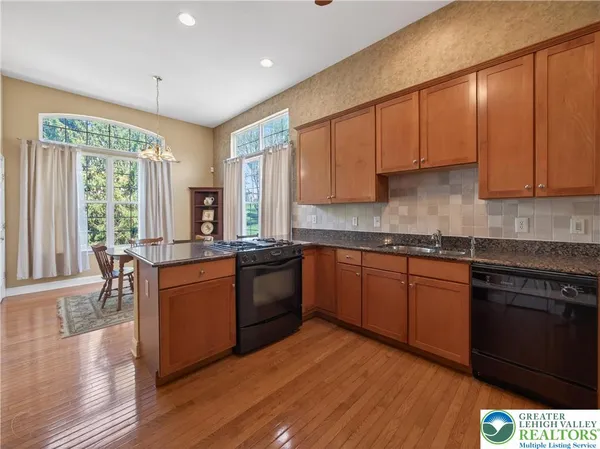 $525,000 | 2304 Hollow View Drive, Easton, PA 18040