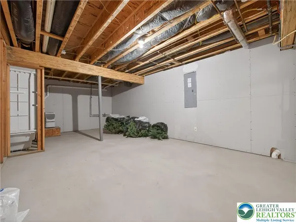 $525,000 | 2304 Hollow View Drive, Easton, PA 18040