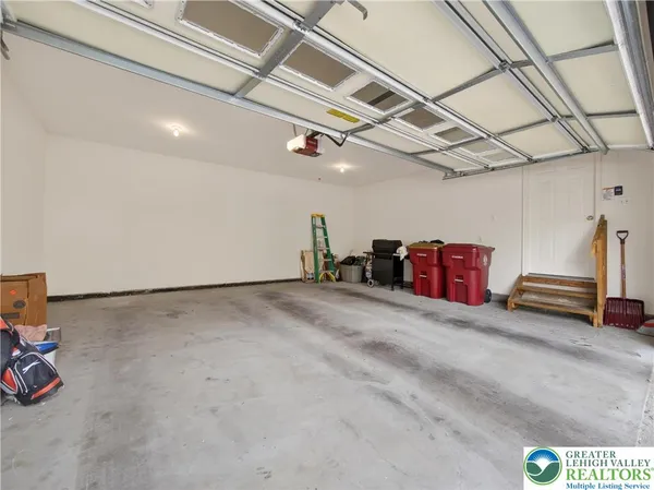 $525,000 | 2304 Hollow View Drive, Easton, PA 18040
