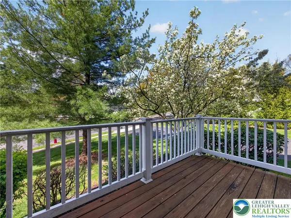 $525,000 | 2304 Hollow View Drive, Easton, PA 18040