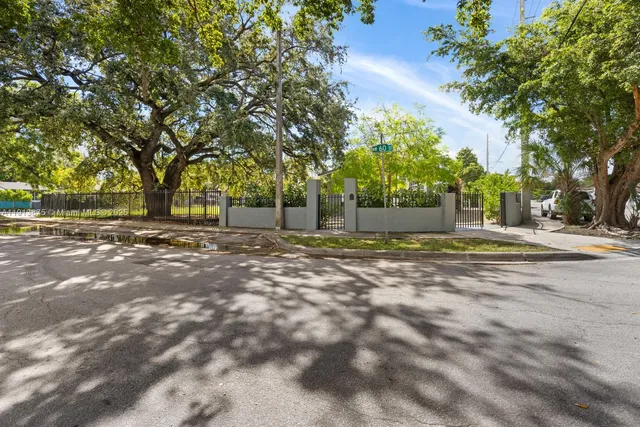 a view of yard with tree