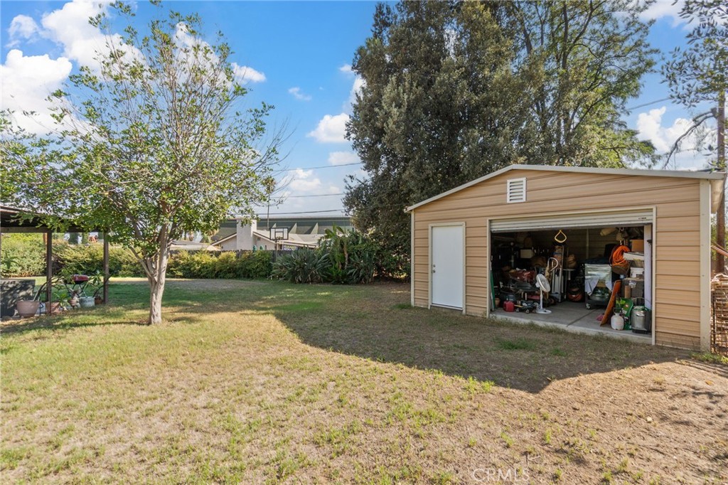 530 North Sycamore Avenue Rialto, CA 92376 - Photo 26 of 31