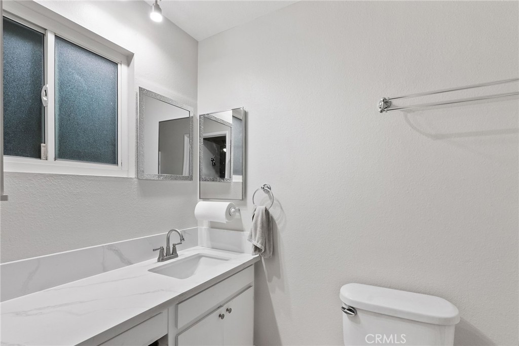 530 North Sycamore Avenue Rialto, CA 92376 - Photo 9 of 31