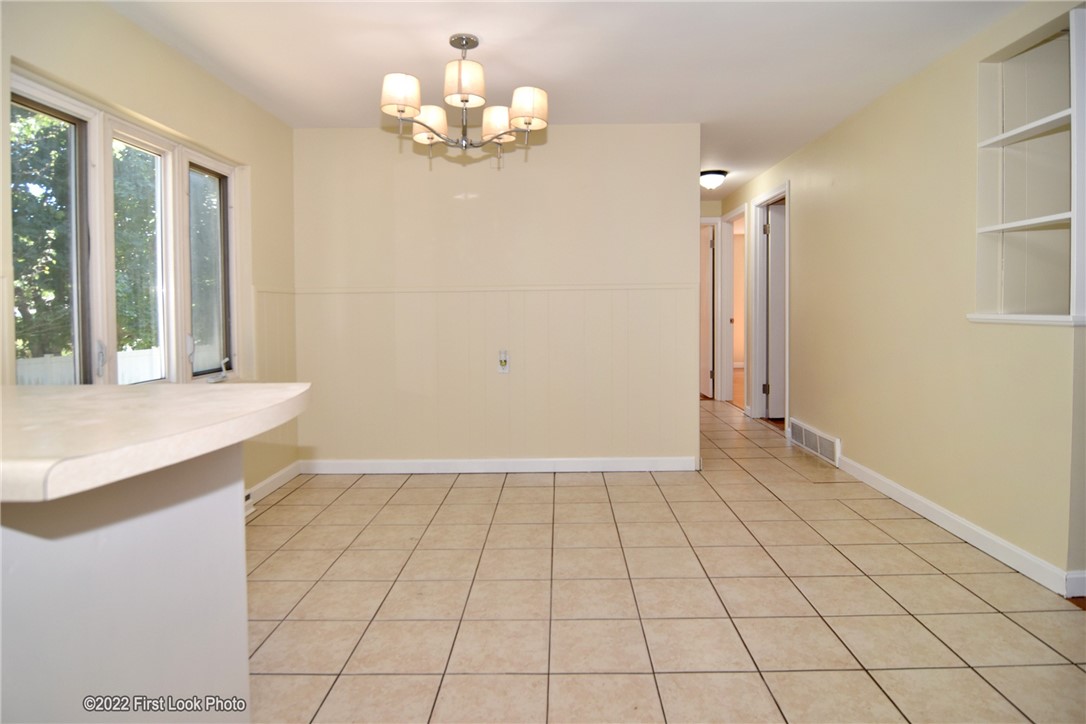 36 Red Robin Road Cranston, RI 02920 - Photo 8 of 26