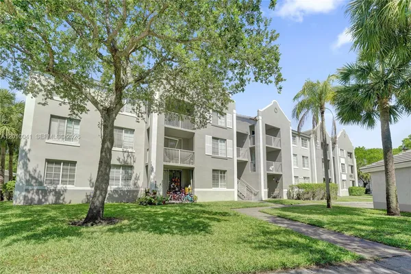 $1,950 | 631 Southwest 111th Lane, Unit 306, Pembroke Pines, FL 33025