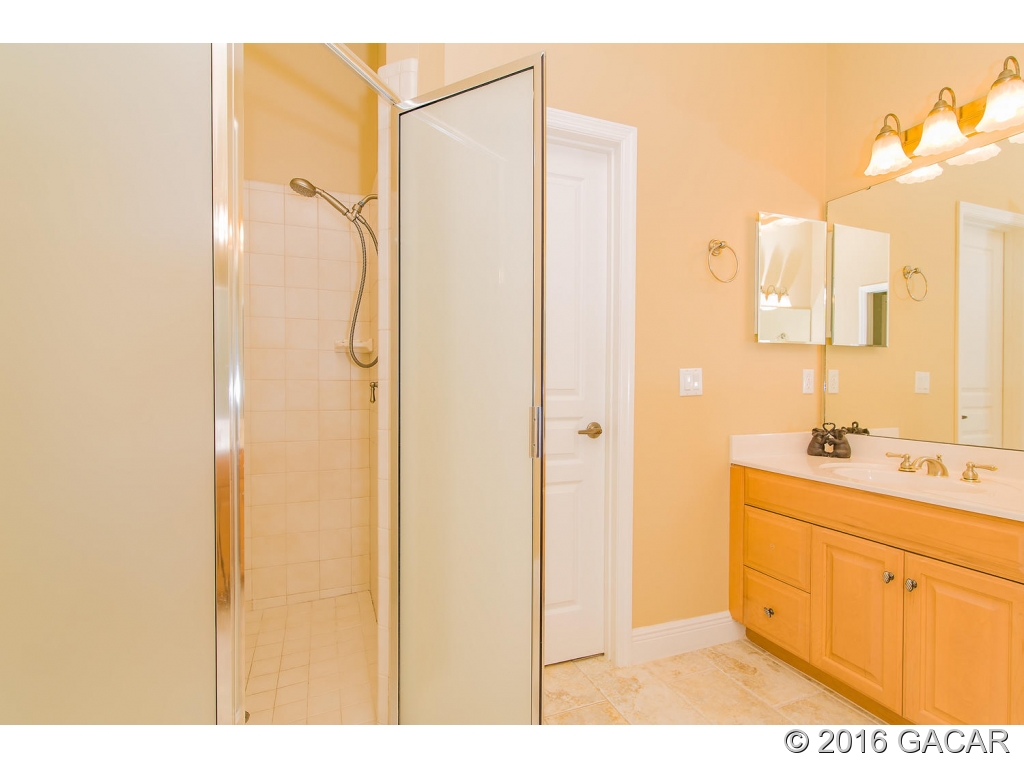 1479 Southwest 84th Terrace Gainesville, FL 32607 - Photo 16 of 24 Master Bath