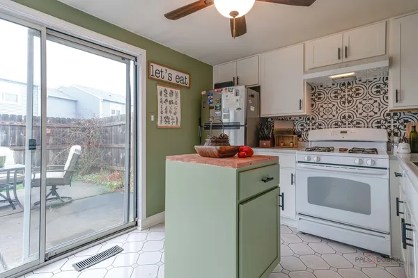 $207,500 | 1995 Westview Lane, Round Lake Beach, IL 60073