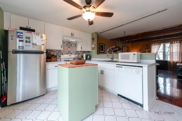 $207,500 | 1995 Westview Lane, Round Lake Beach, IL 60073