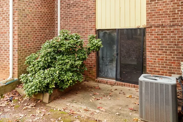 a view of a pathway with a house