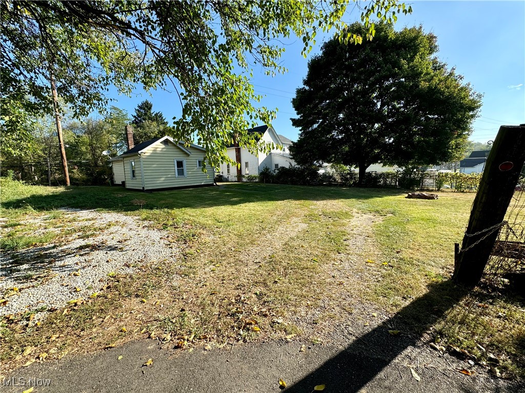 1325 Walnut Road Southeast Massillon, OH 44646 - Photo 13 of 34 View of yard