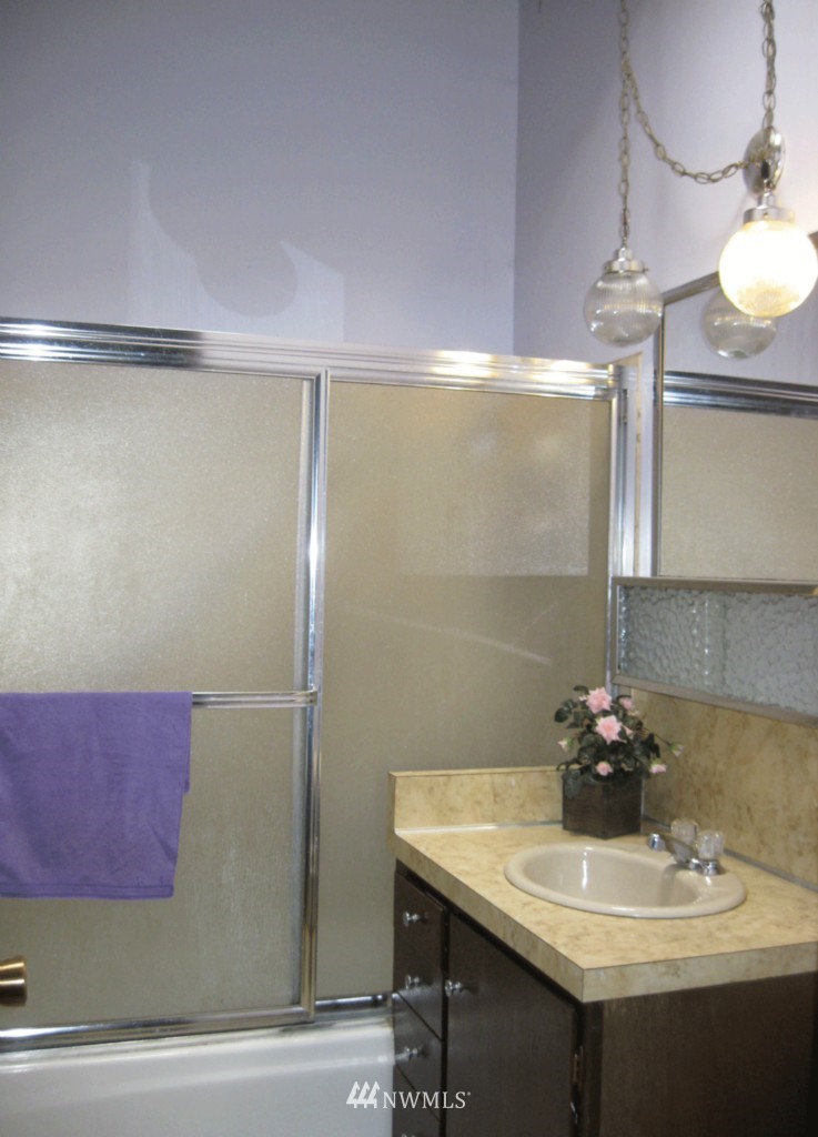8517 200th Street Southwest Edmonds, WA 98026 - Photo 11 of 25 Gallery Image 11
