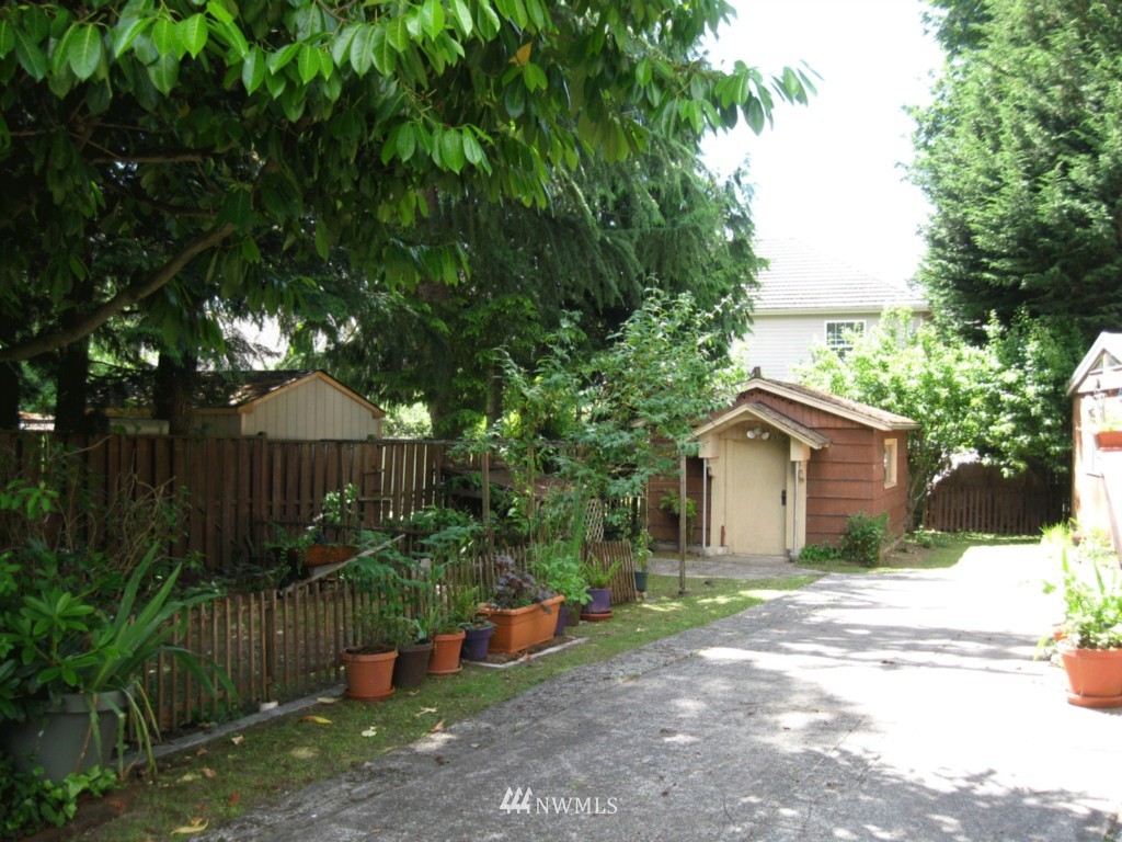 8517 200th Street Southwest Edmonds, WA 98026 - Photo 13 of 25 Gallery Image 13
