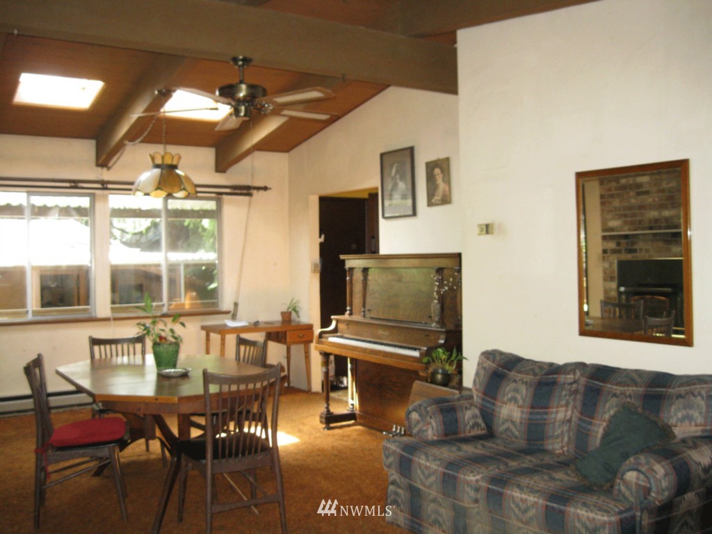 8517 200th Street Southwest Edmonds, WA 98026 - Photo 3 of 25 Gallery Image 3