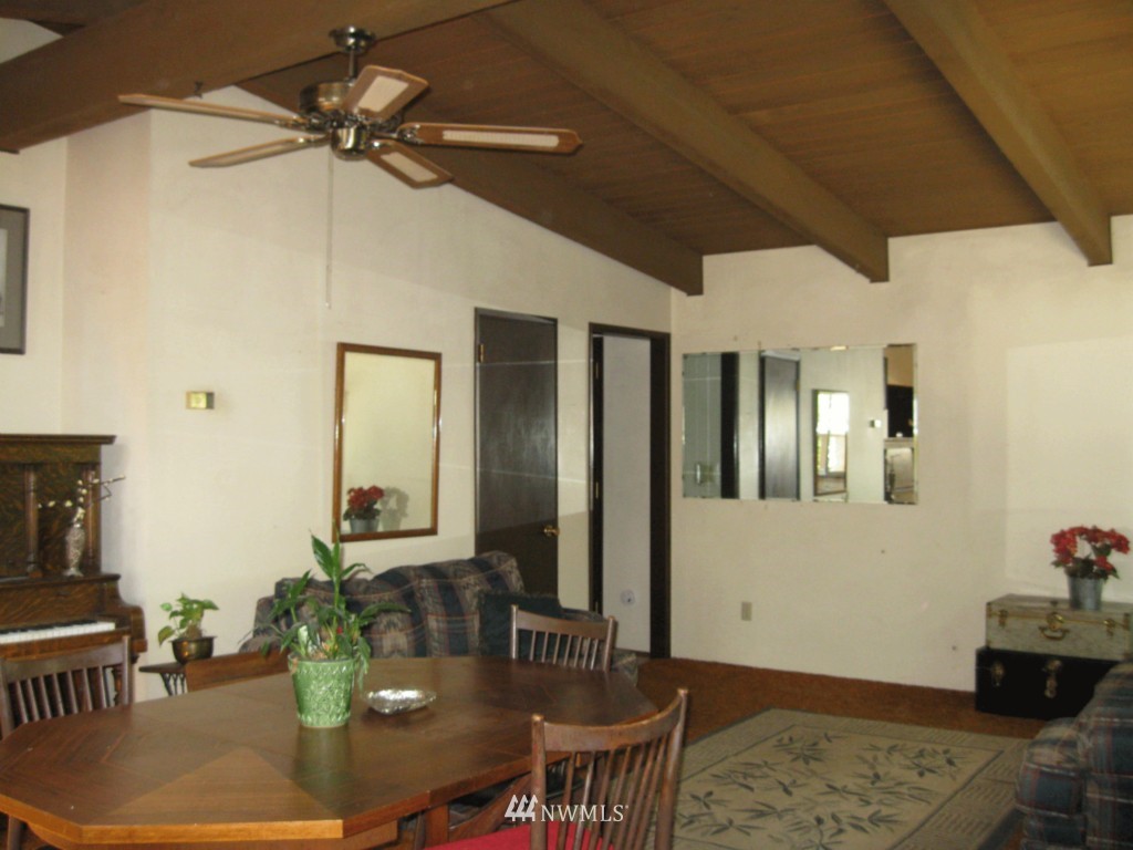8517 200th Street Southwest Edmonds, WA 98026 - Photo 4 of 25 Gallery Image 4