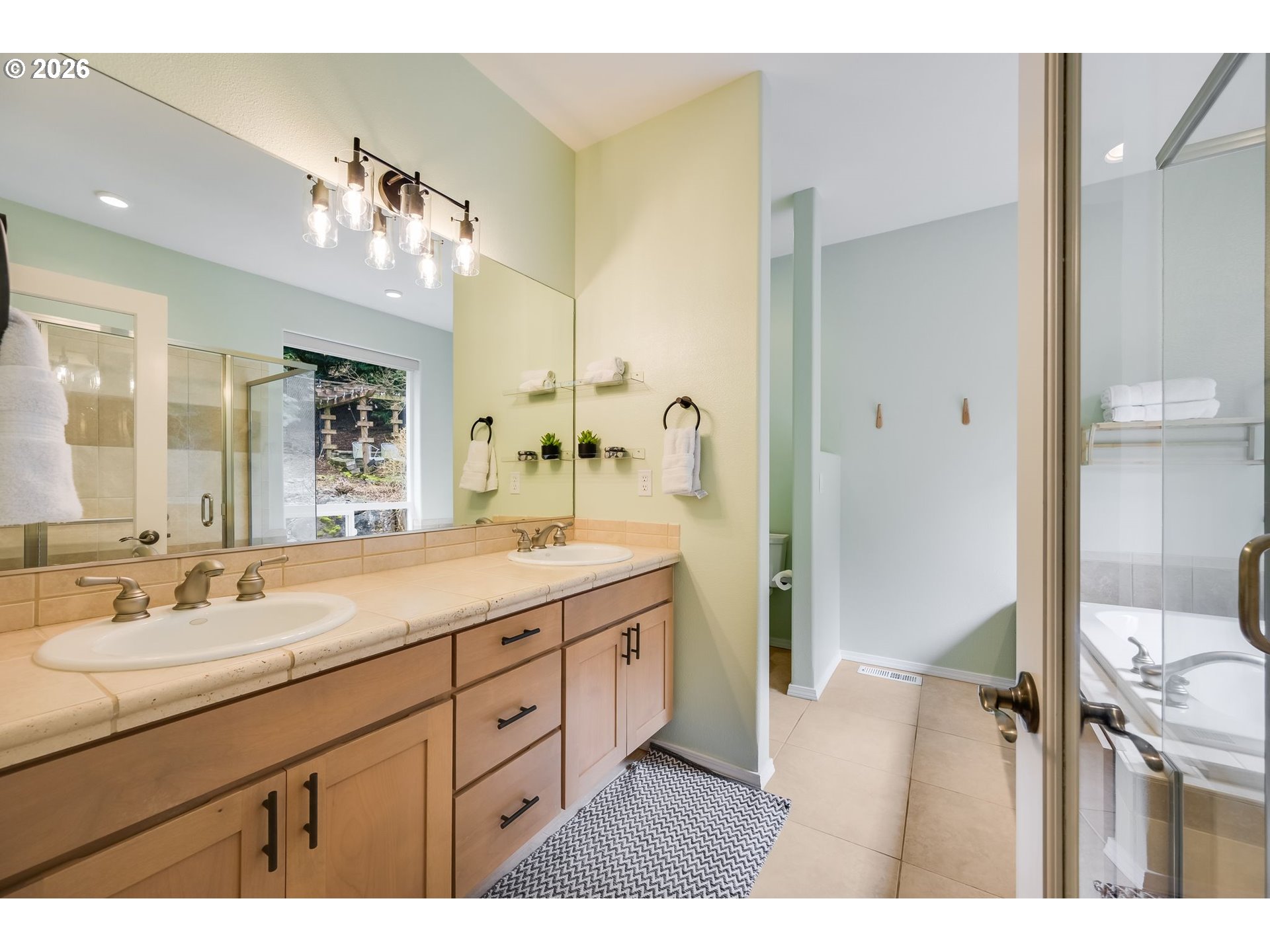 2520 Northwest 29th Avenue Camas, WA 98607 - Photo 24 of 36 Owner's Suite Bathroom
