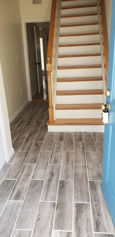 a view of entryway with a rug