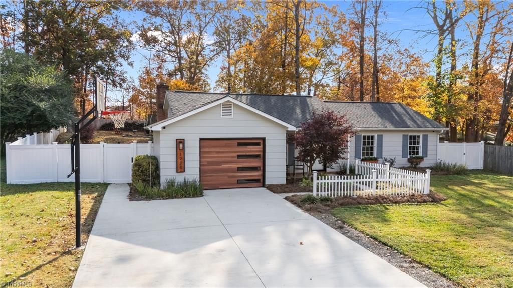 1924 Middlewood Court High Point, NC 27265 - Photo 2 of 27