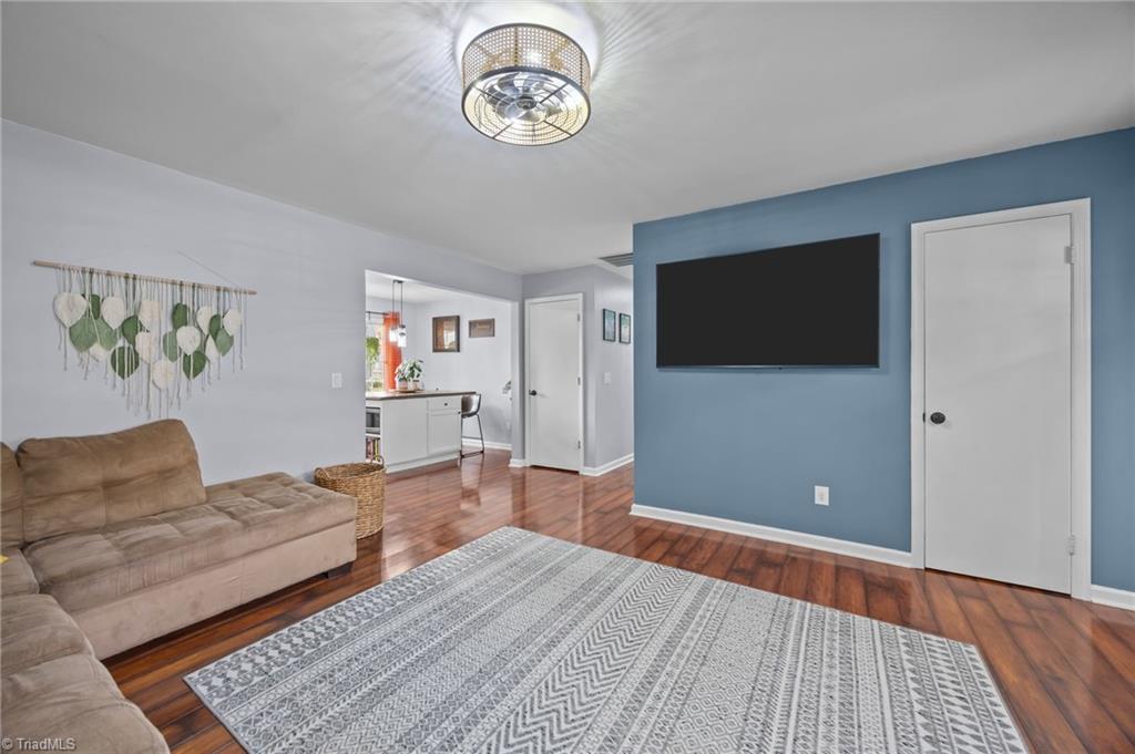 1924 Middlewood Court High Point, NC 27265 - Photo 4 of 27