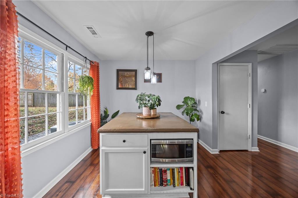 1924 Middlewood Court High Point, NC 27265 - Photo 6 of 27